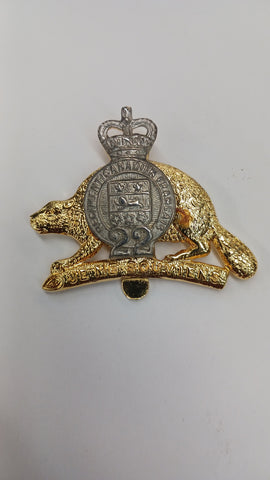 Badge de béret en métal R22R (surplus)